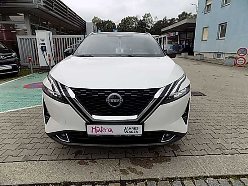 Nissan Qashqai Tekna+ 1.3 DIG-T 8-fach bereift Wartungen bis 2026