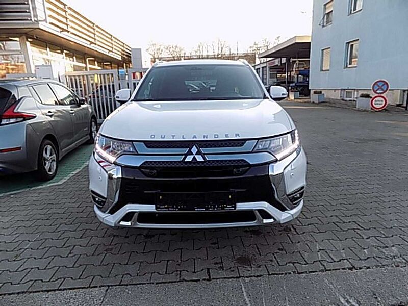 Mitsubishi Outlander PHEV Intro Edition 4WD AHK Garantie bis 06/2027