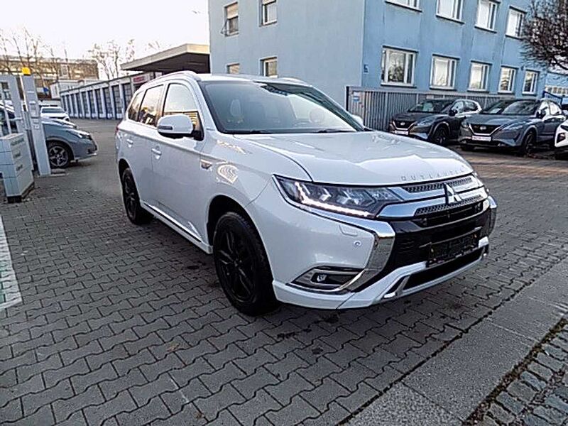 Mitsubishi Outlander PHEV Intro Edition 4WD AHK Garantie bis 06/2027