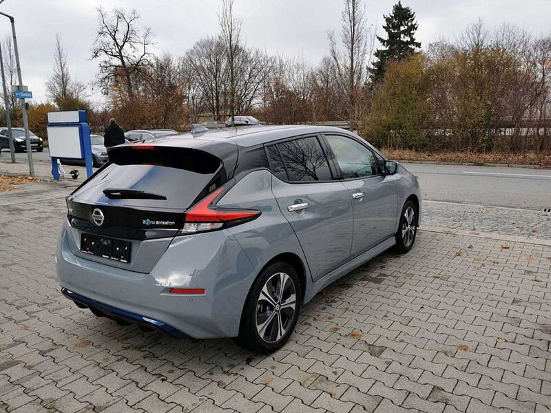 Nissan Leaf Tekna 40kwh 150PS Klima Navi Leder Einparkhilfe