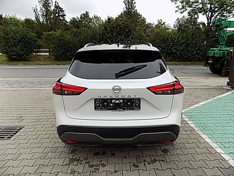 Nissan Qashqai Tekna+ 1.3 DIG-T 8-fach bereift Wartungen bis 2026